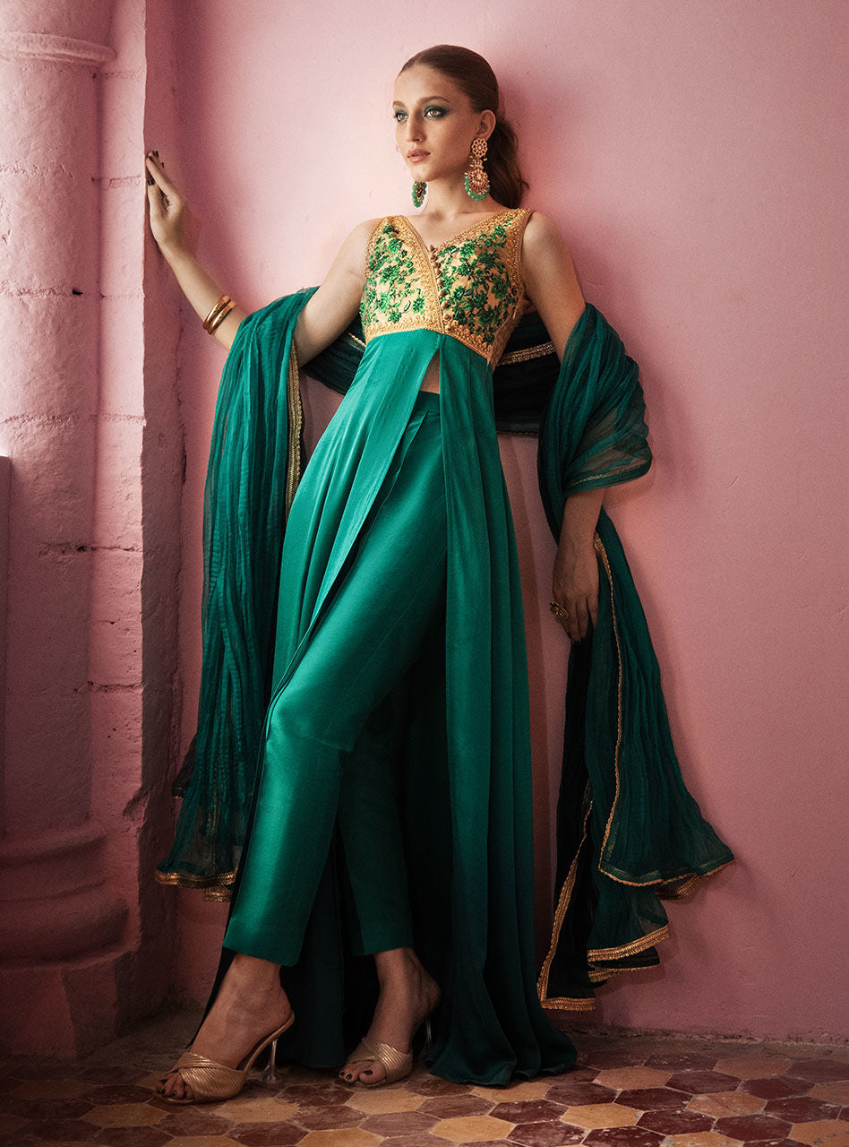 Zainab Chottani | Semi Formals | ABURN GLAZE