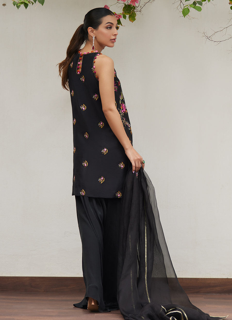 Farah Talib Aziz | Designer Picks 24 | SIYA BLACK EMBROIDERED SHIRT AND DUPATTA