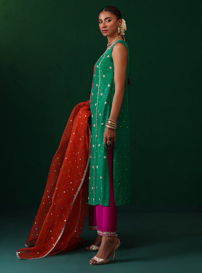 Zainab Chottani | Semi Formals | MAREENA