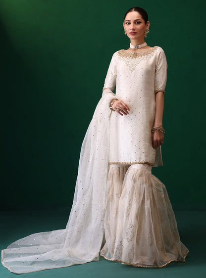 Zainab Chottani | Semi Formals | MEERAZ