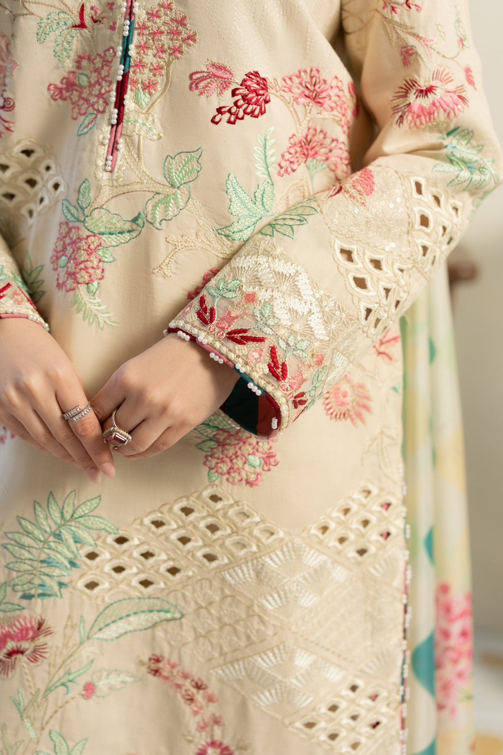 Maryum N Maria | Luxury Lawn 25 | AEISHA - MS50109