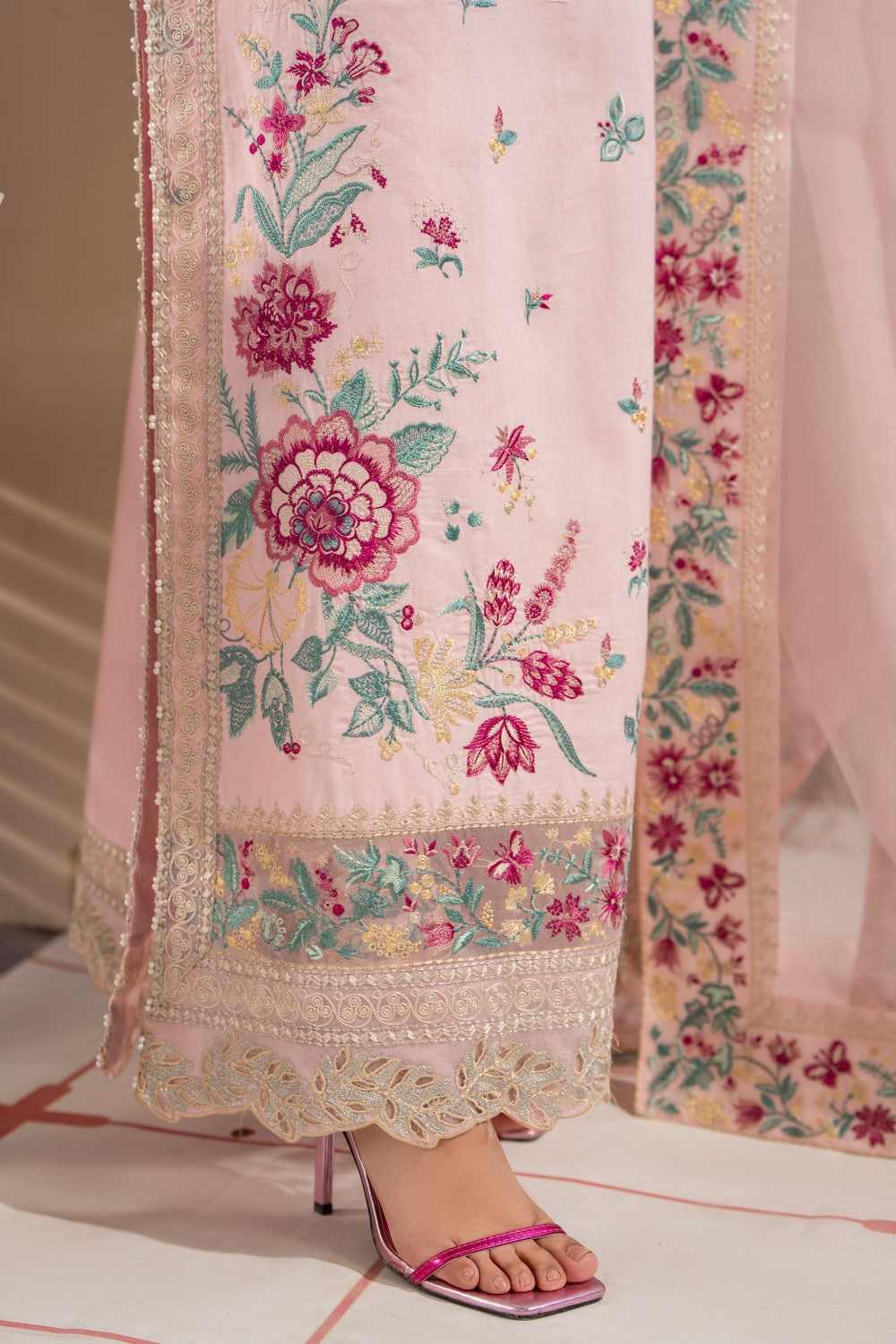 Maryum N Maria | Luxury Lawn 25 | ARNINA - MS50112