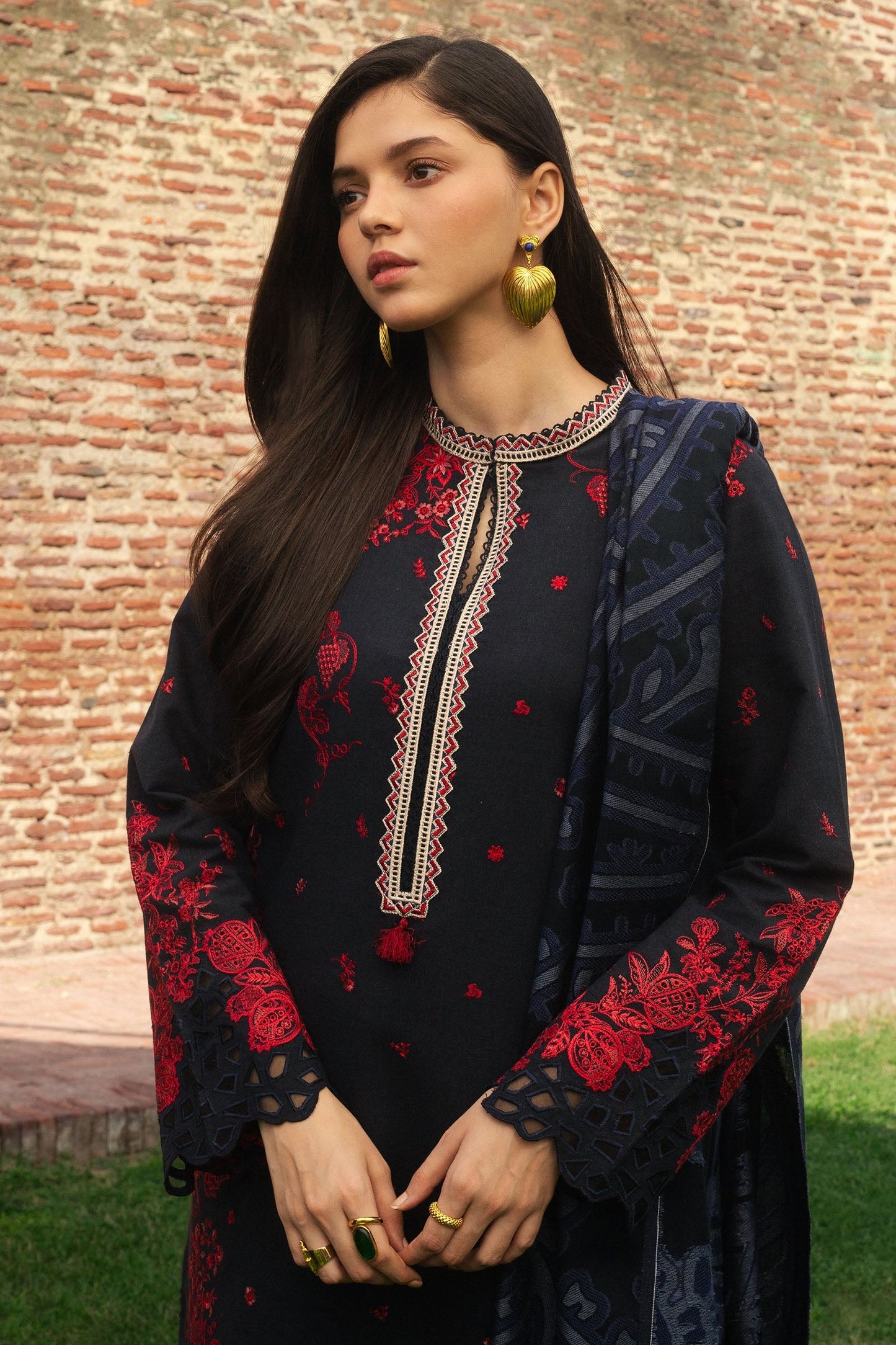 Zara Shahjahan | Winter 24 |  DARYA-D2