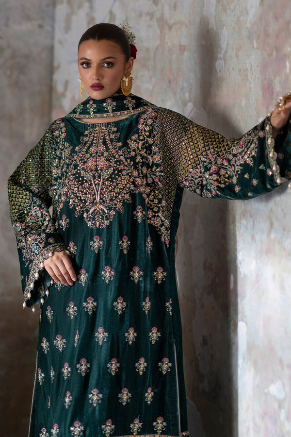 Emaan Adeel | Saanjh Velvet Collection 24 | Nisha