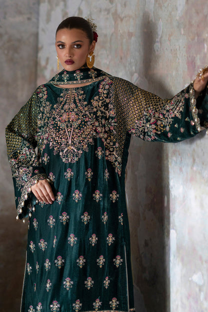 Emaan Adeel | Saanjh Velvet Collection 24 | Nisha