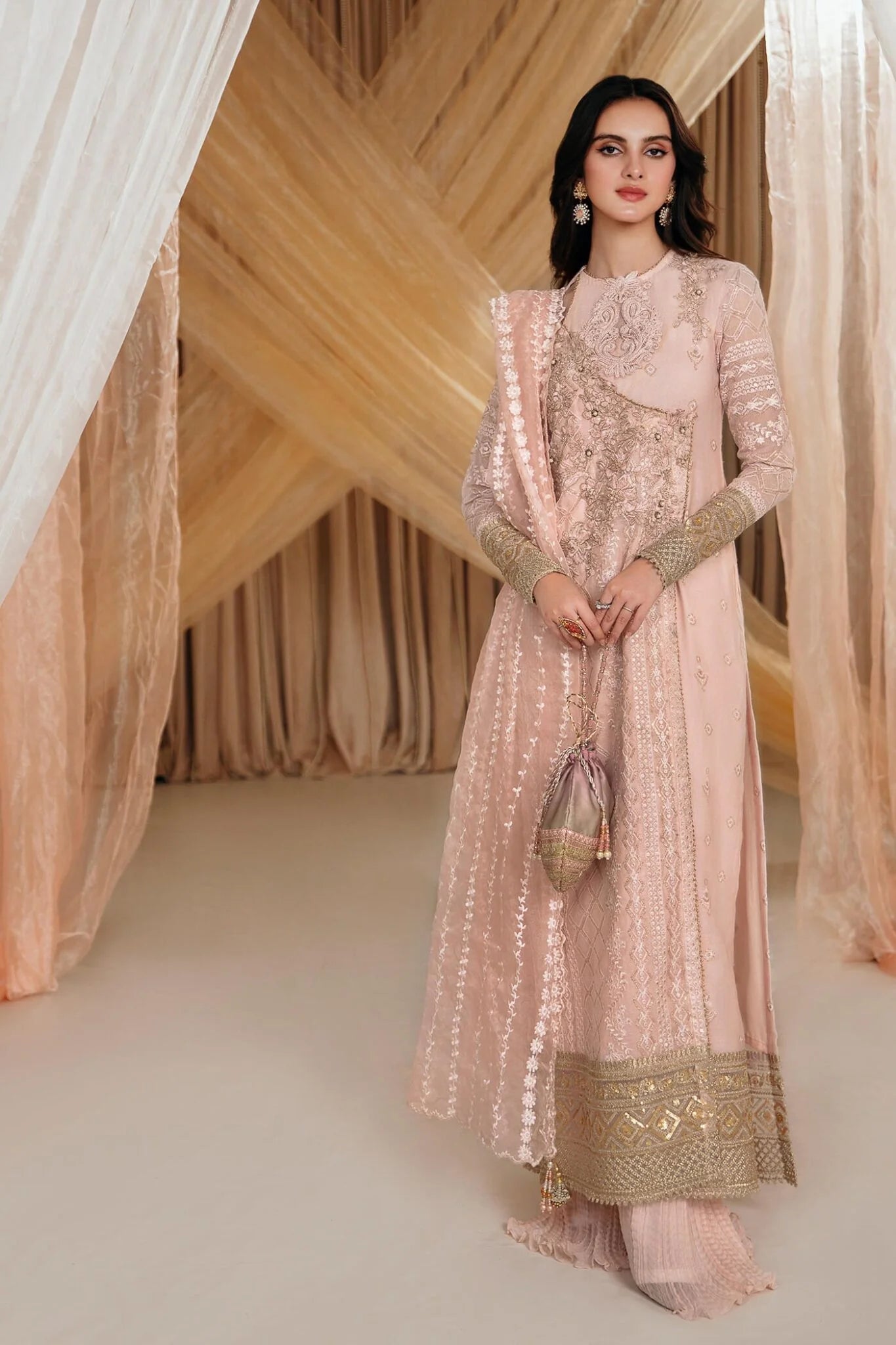 Musferah saad | MYSTERE | ROSE