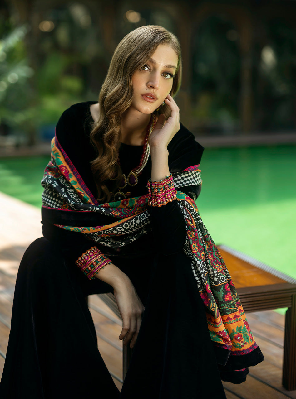 Zainab Chottani | Makhmal Luxe Pret | Zulmat