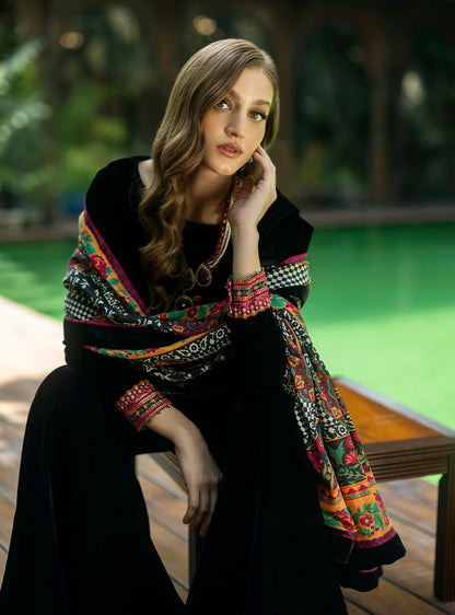 Zainab Chottani | Makhmal Luxe Pret | Zulmat