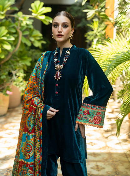 Zainab Chottani | Makhmal Luxe Pret | Avizeh