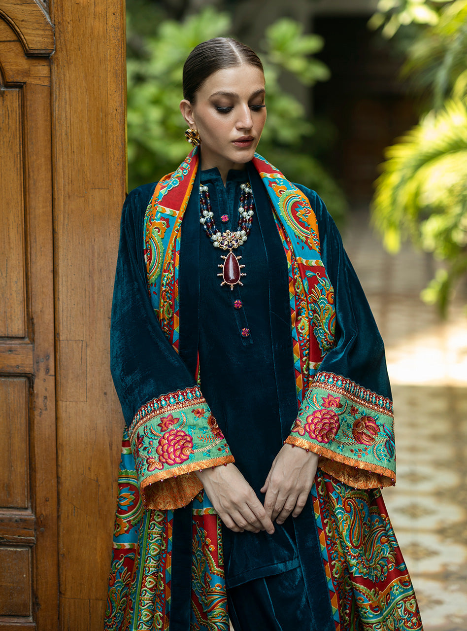 Zainab Chottani | Makhmal Luxe Pret | Avizeh