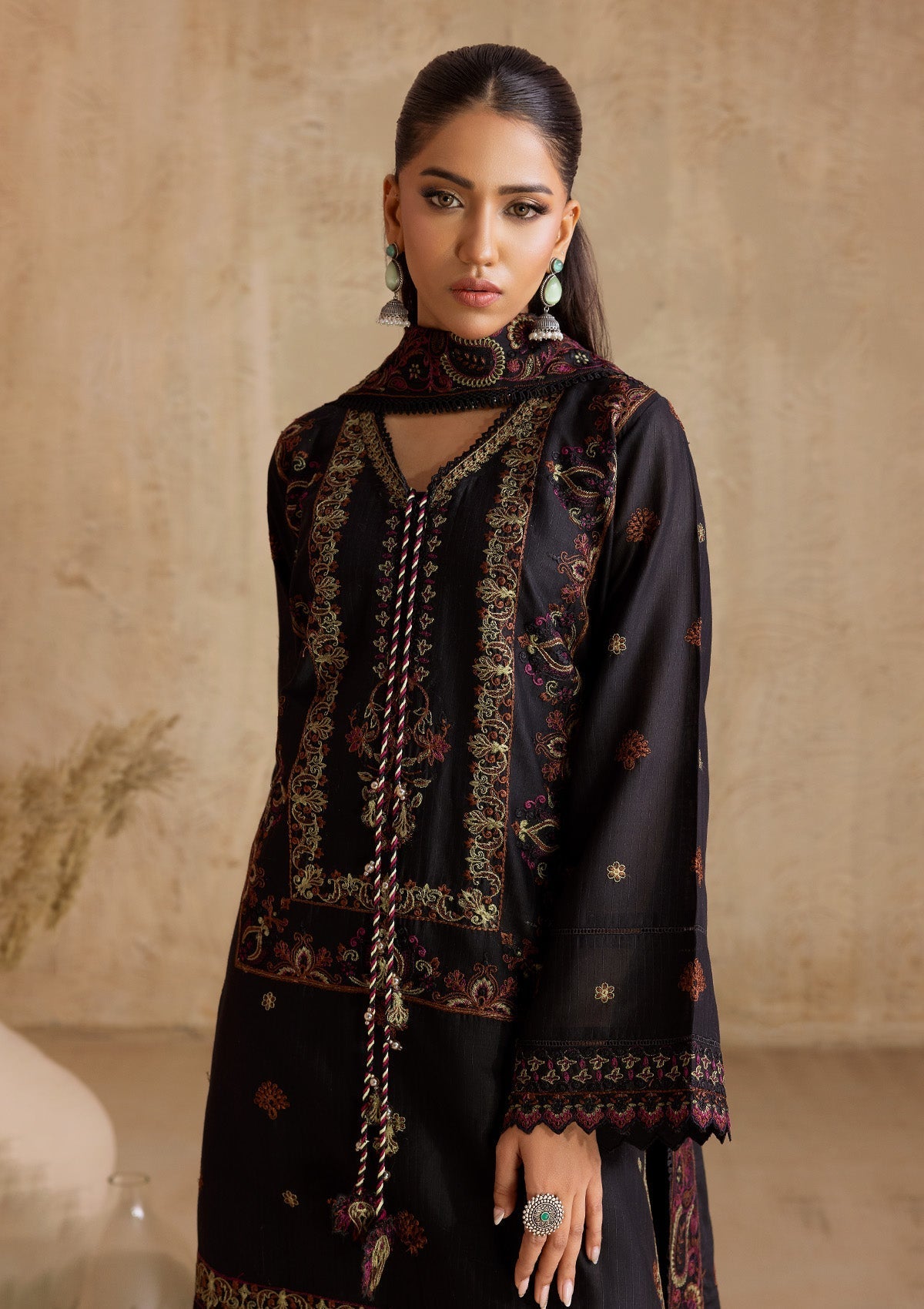 Aik Atelier | RTW 25 | LOOK 06 Riwayat-e-khas Aik Atelier | RTW 25 | LOOK 06 Riwayat-e-khas