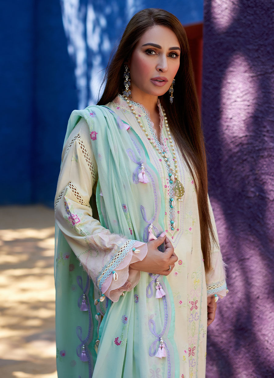 Farah Talib Aziz | Suay Lawn 24 | VAIA YELLOW