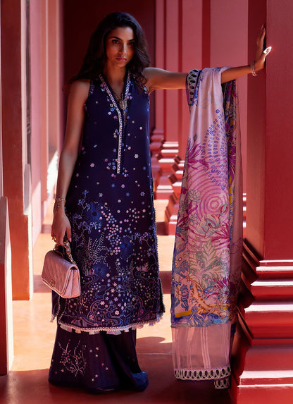 Farah Talib Aziz | Suay Lawn 24 | IZEA BLUE