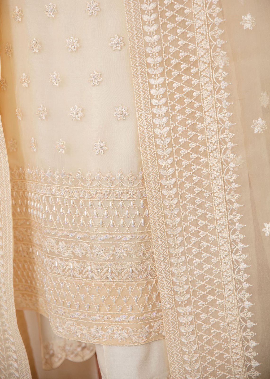 AKBAR ASLAM WHITE ASH U-1446 FORMAL COLLECTION STITCHED - Riwayat-e-khas