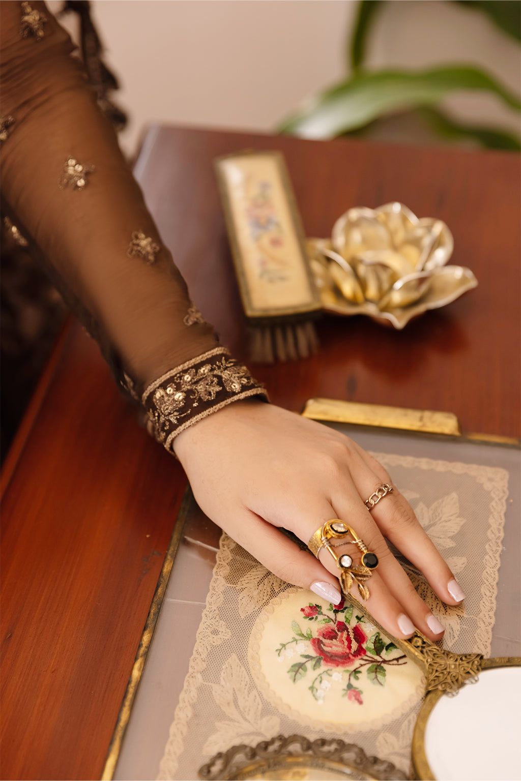 IZNIK | Russet - Riwayat-e-khas